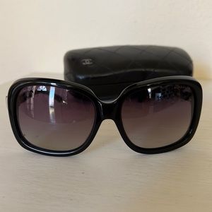 Chanel women sunglasses like-new